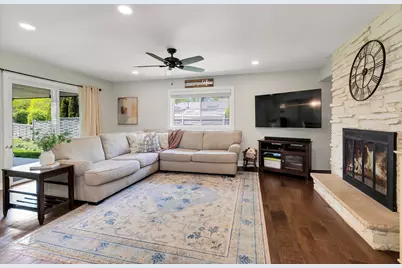8975 N Santa Monica Blvd, Bayside, WI 53217 - Photo 3