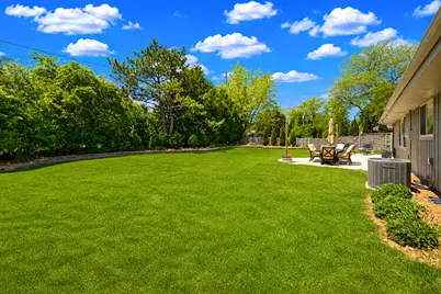 8975 N Santa Monica Blvd, Bayside, WI 53217 - Photo 17