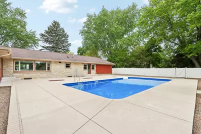 1010  Rolling Green Dr, Brookfield, WI 53186 - Photo 25