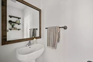 220 E Reservoir Ave, Milwaukee, WI 53212 - Photo 25