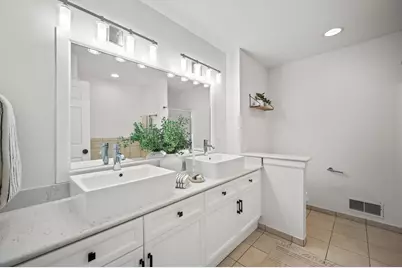 220 E Reservoir Ave, Milwaukee, WI 53212 - Photo 21