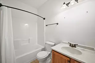8614 S Stratford Rd, Oak Creek, WI 53154 - Photo 13