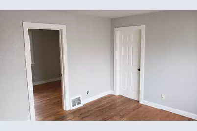 2830 W Saint Paul Ave #Upper, Milwaukee, WI 53208 - Photo 9
