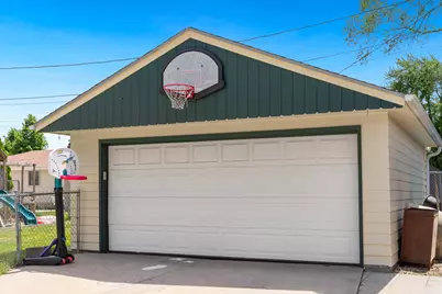 9415 W Arthur Ave, West Allis, WI 53227 - Photo 33
