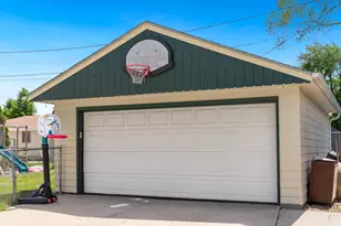 9415 W Arthur Ave, West Allis, WI 53227 - Photo 33