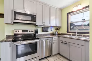 9415 W Arthur Ave, West Allis, WI 53227 - Photo 9