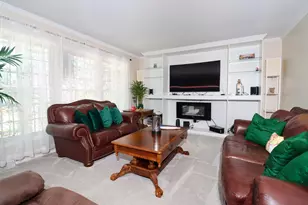 5324 Woodbridge Ln, Greenfield, WI 53221 - Photo 3