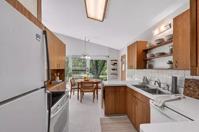 4435 N Glenway St, Wauwatosa, WI 53225 - Photo 9