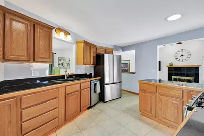 7527 S 73rd St, Franklin, WI 53132 - Photo 9