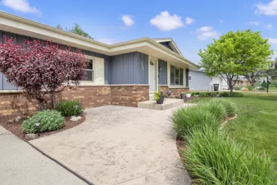 7527 S 73rd St, Franklin, WI 53132 - Photo 3