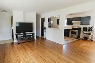 3820 W Iona Terrace, Milwaukee, WI 53221 - Photo 9