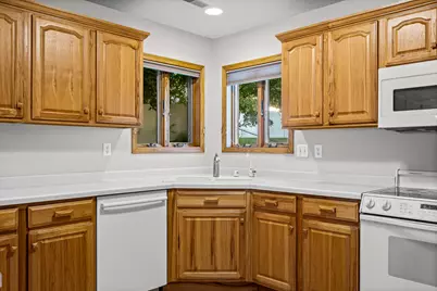 823  Windhill St, Onalaska, WI 54650 - Photo 11