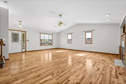 823  Windhill St, Onalaska, WI 54650 - Photo 5