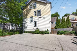 1623 E Webster Pl, Milwaukee, WI 53211 - Photo 31
