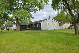 2260 Cobblestone Ln, Beloit, WI 53511 - Photo 11
