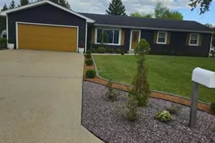 2260 Cobblestone Ln, Beloit, WI 53511 - Photo 5