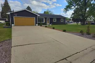 2260 Cobblestone Ln, Beloit, WI 53511 - Photo 3