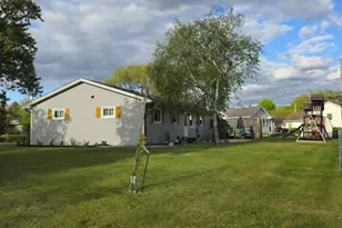2260 Cobblestone Ln, Beloit, WI 53511 - Photo 9