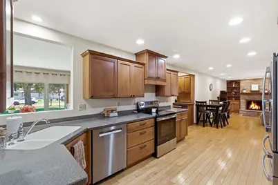 4455 N 143rd St, Brookfield, WI 53005 - Photo 9