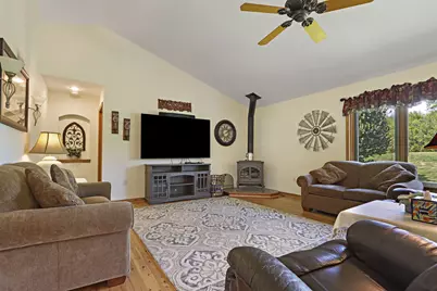 6724  Horseshoe Trl, Burlington, WI 53105 - Photo 7