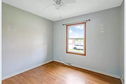 625 S 32nd St, Manitowoc, WI 54220 - Photo 11