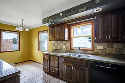 625 S 32nd St, Manitowoc, WI 54220 - Photo 5