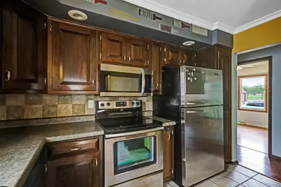 625 S 32nd St, Manitowoc, WI 54220 - Photo 9