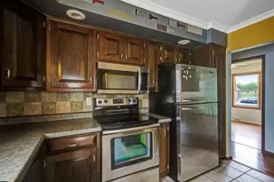 625 S 32nd St, Manitowoc, WI 54220 - Photo 9