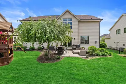 2106  Deer Path, Waukesha, WI 53189 - Photo 5