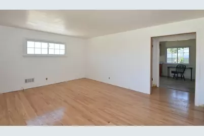 1201  Cedar Creek St, Racine, WI 53402 - Photo 5