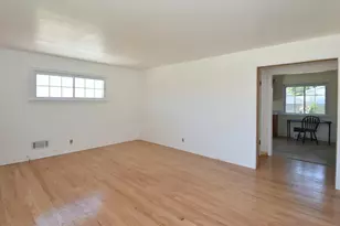 1201 Cedar Creek St, Racine, WI 53402 - Photo 5