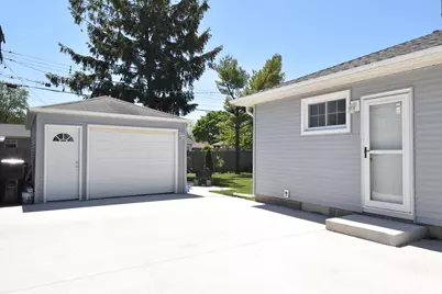 1201  Cedar Creek St, Racine, WI 53402 - Photo 27