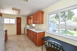 1201 Cedar Creek St, Racine, WI 53402 - Photo 7