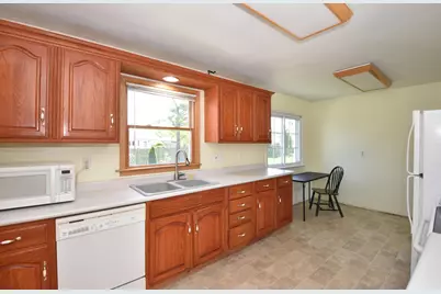 1201  Cedar Creek St, Racine, WI 53402 - Photo 9