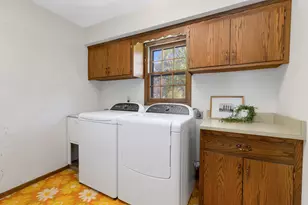 18120 Le Chateau Dr, Brookfield, WI 53045 - Photo 13