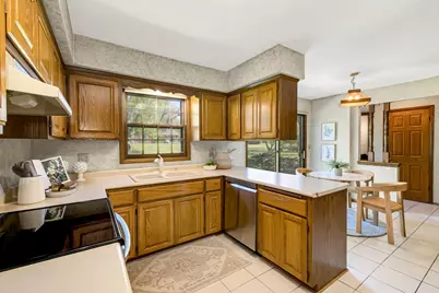 18120  Le Chateau Dr, Brookfield, WI 53045 - Photo 9