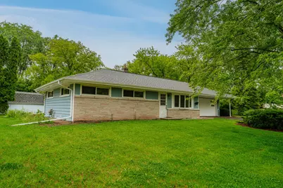 N78W16300  Carl Ross Dr, Menomonee Falls, WI 53051 - Photo 3