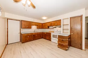 N78W16300 Carl Ross Dr, Menomonee Falls, WI 53051 - Photo 9