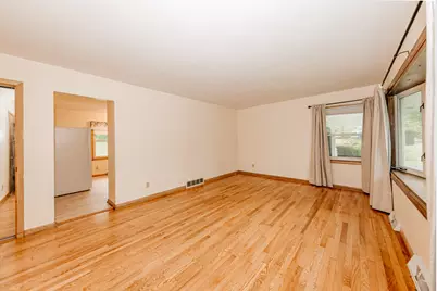 N78W16300  Carl Ross Dr, Menomonee Falls, WI 53051 - Photo 7