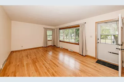 N78W16300  Carl Ross Dr, Menomonee Falls, WI 53051 - Photo 5