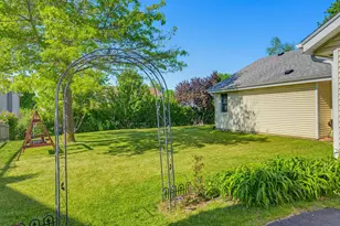 8820 W Travis Ln, Franklin, WI 53132 - Photo 29