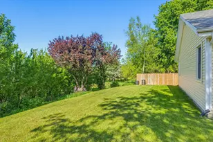 8820 W Travis Ln, Franklin, WI 53132 - Photo 31