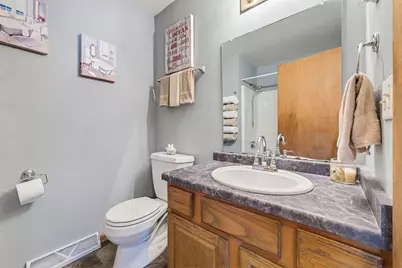 8820 W Travis Ln, Franklin, WI 53132 - Photo 23