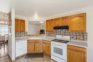 8820 W Travis Ln, Franklin, WI 53132 - Photo 9