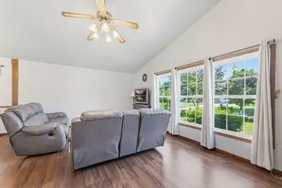 8820 W Travis Ln, Franklin, WI 53132 - Photo 5