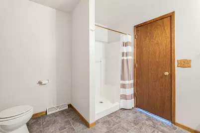 8820 W Travis Ln, Franklin, WI 53132 - Photo 17