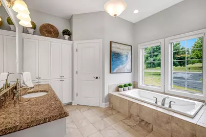 11092 N Sutton Ridge Dr, Mequon, WI 53097 - Photo 15