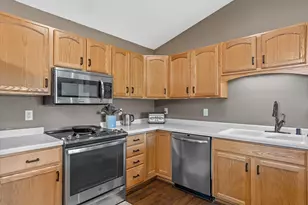 723 Wood River Ct, West Bend, WI 53095 - Photo 3