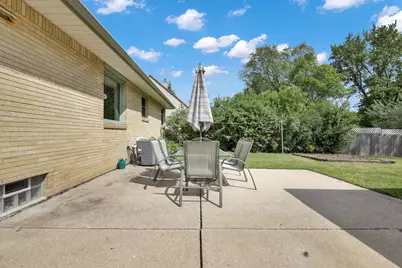 5020 N Lovers Lane Rd, Milwaukee, WI 53225 - Photo 27
