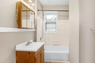 1729 N Warren Ave, Milwaukee, WI 53202 - Photo 23
